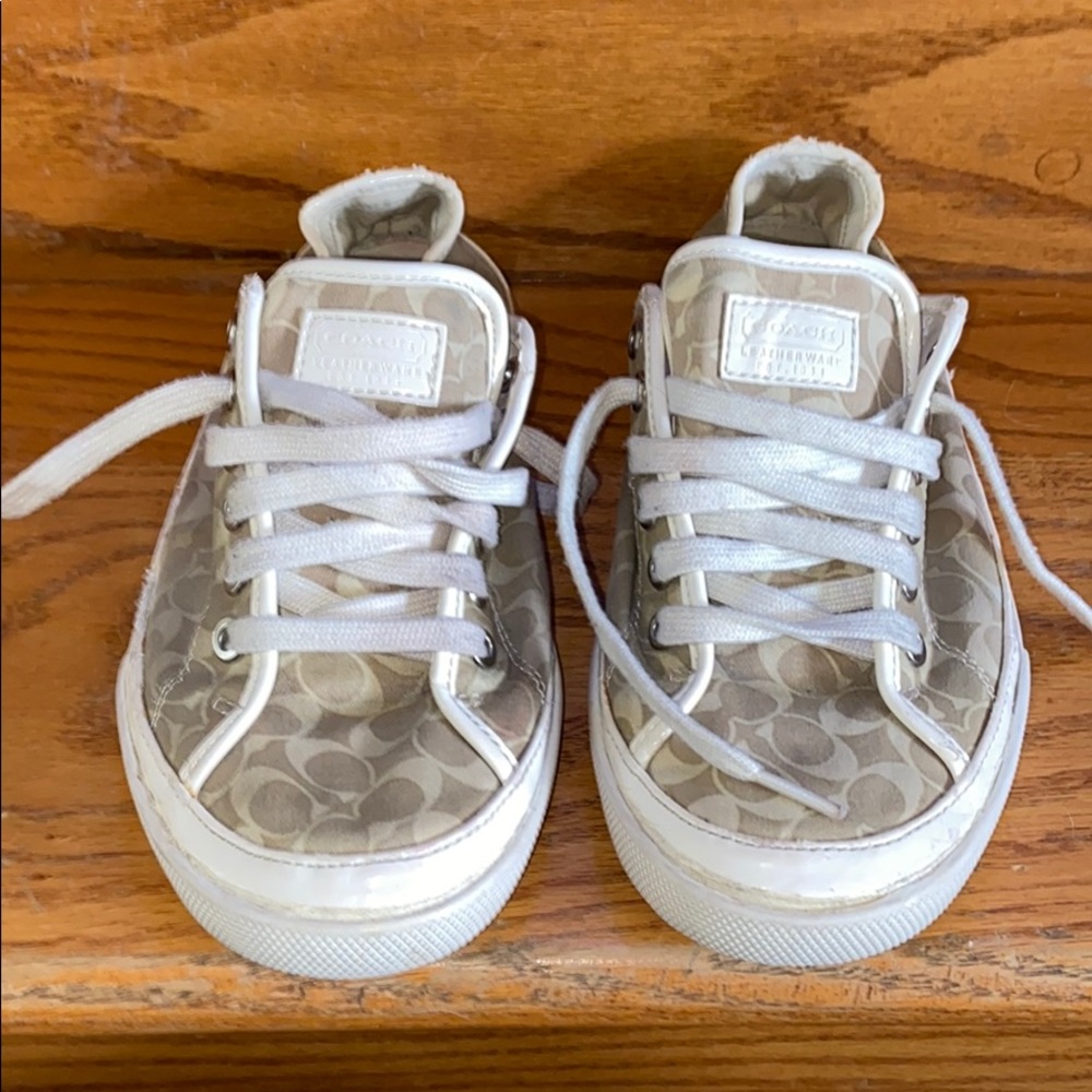 Coach 8 1/2M tan & gray canvas/leather shoes